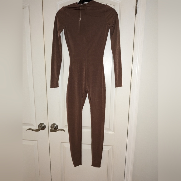 1. NWT SKIMS SHEER SCULPT CATSUIT IN JASPER - Picture 5 of 6